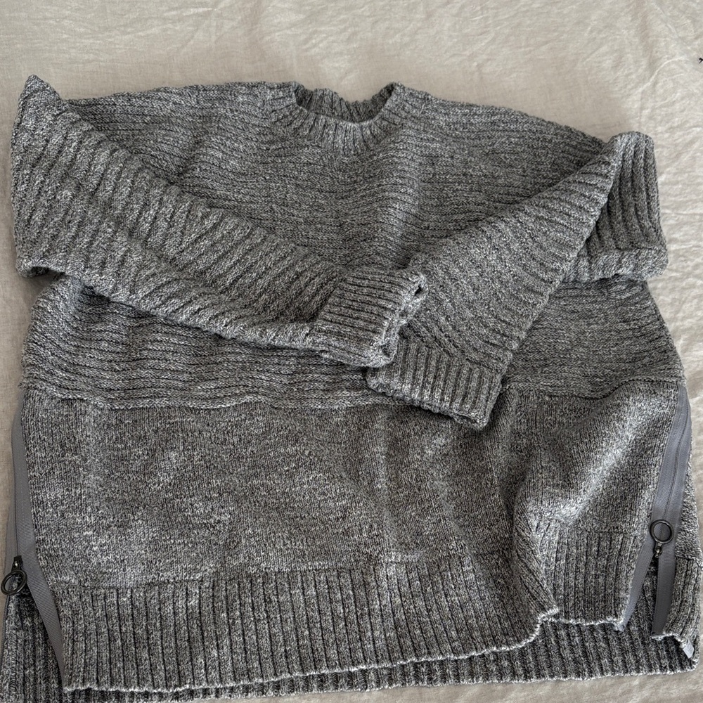 Gray lululemon women’s Sweater